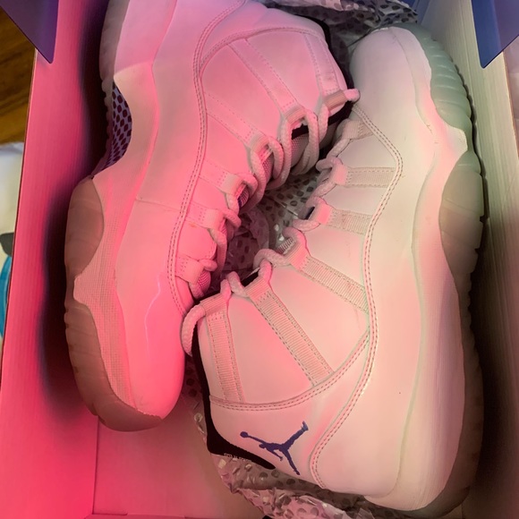 Jordan retro 11s size 9. - Picture 7 of 8